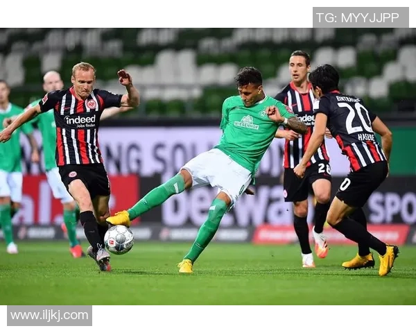 狼堡与沙尔克激战正酣德甲赛场再掀精彩对决 狼堡与沙尔克激战正酣德甲赛场再掀精彩对决